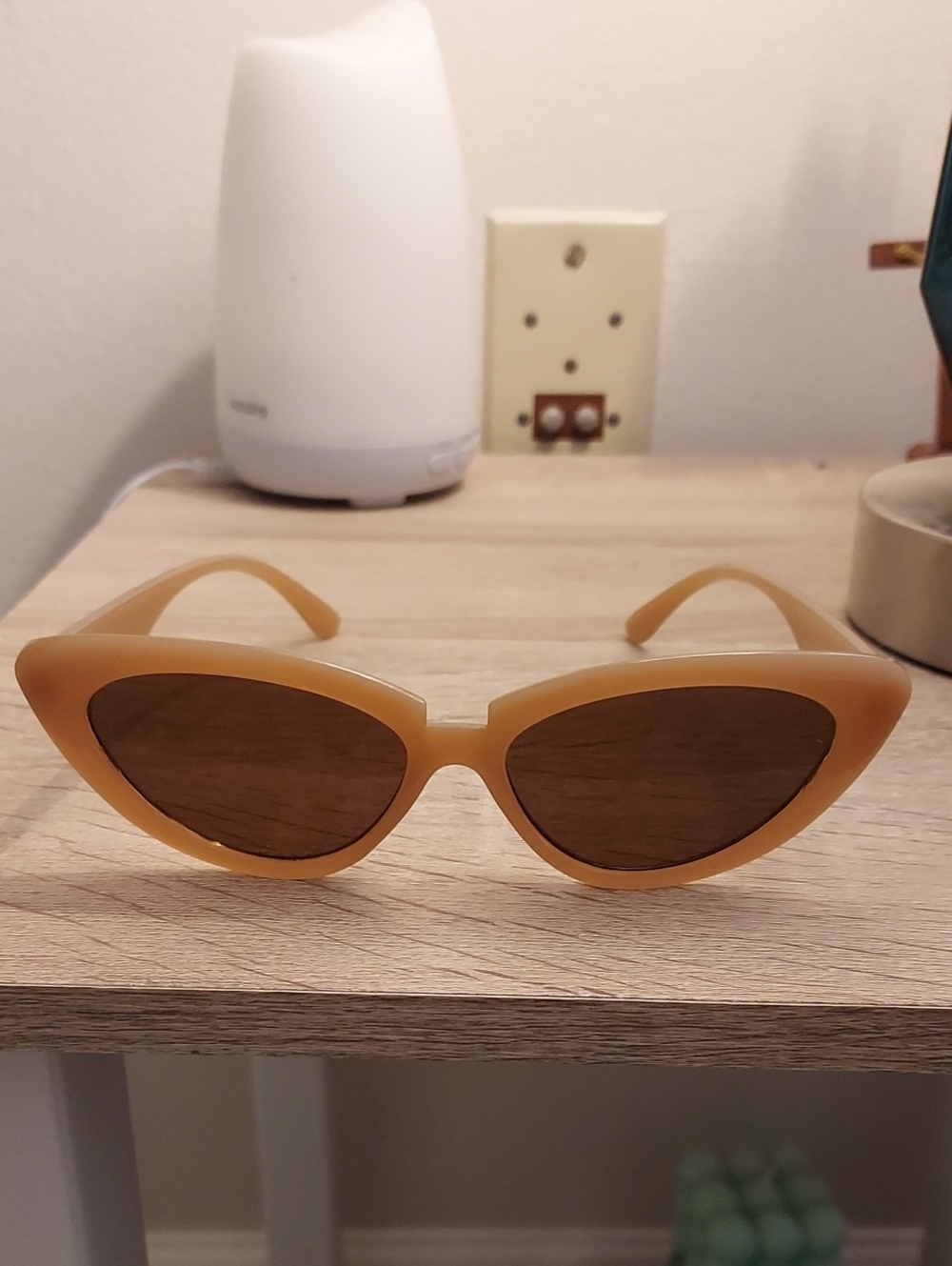 Women’s Cat-Eye Sunglasses - Beige Frame Brown Lenses